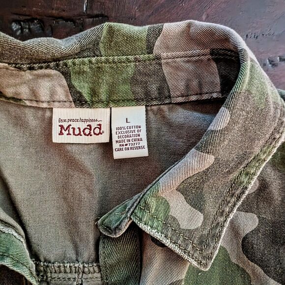 Mudd Camo Button Up Shirt – Juniors Large – 100% Cotton - Picture 8 of 9